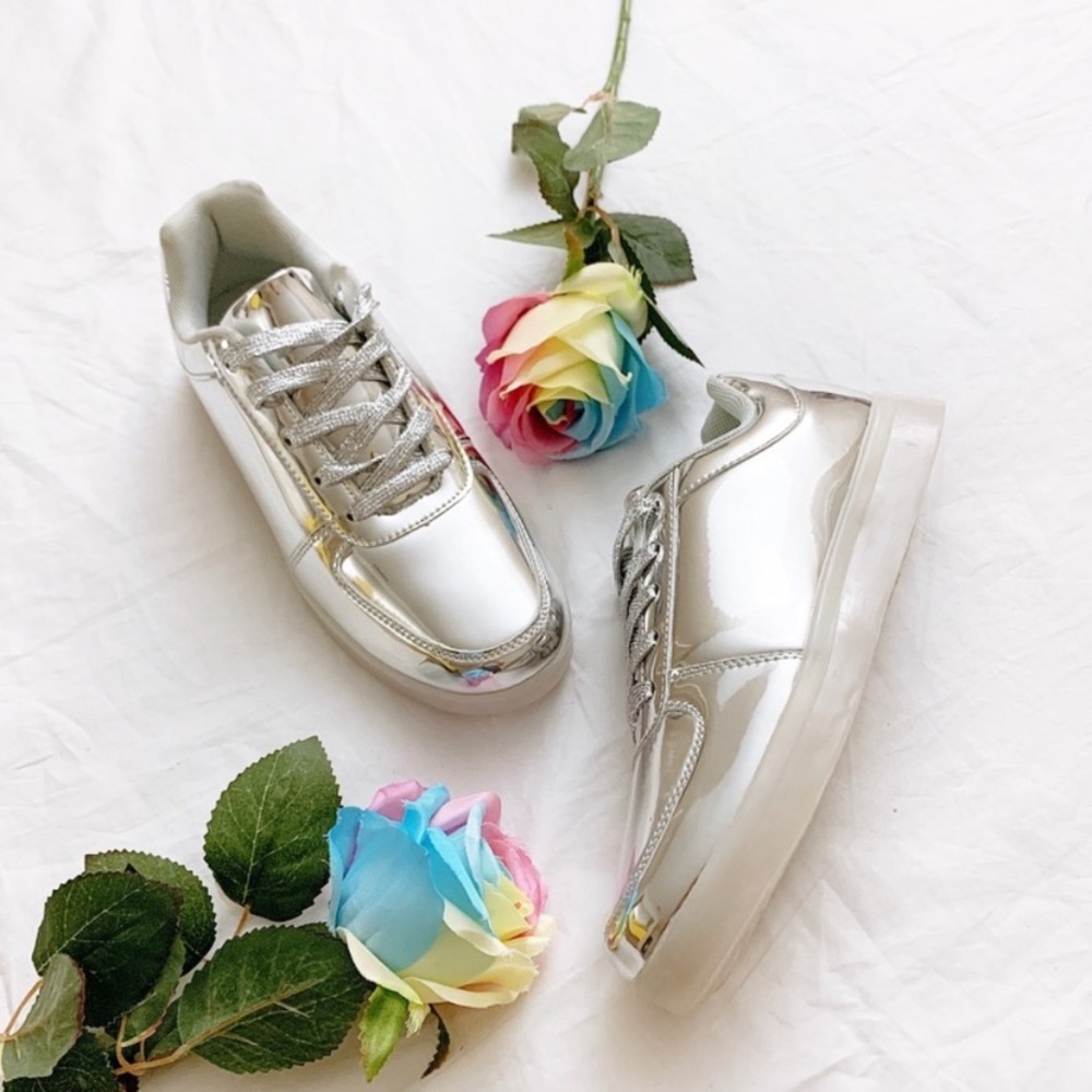 BRAND NEW Forever Link silver mirrored sneaker 7